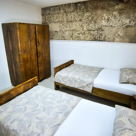Daire Old House 1 Glavice