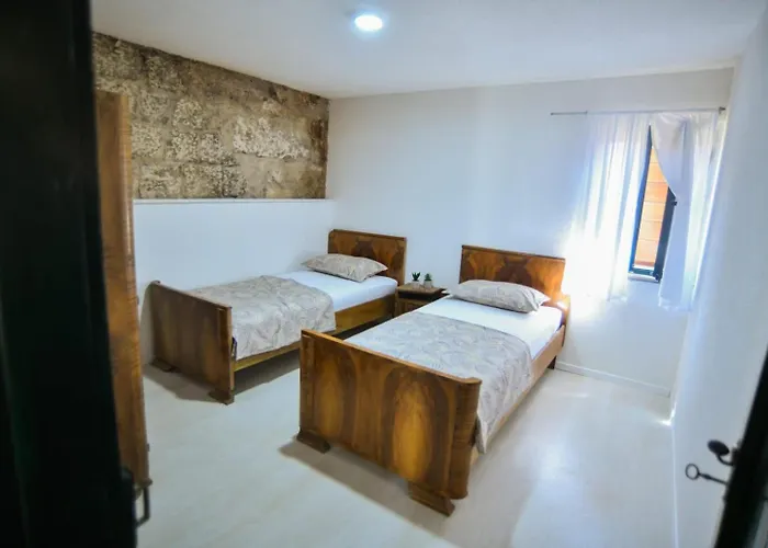 Old House 1 * Glavice